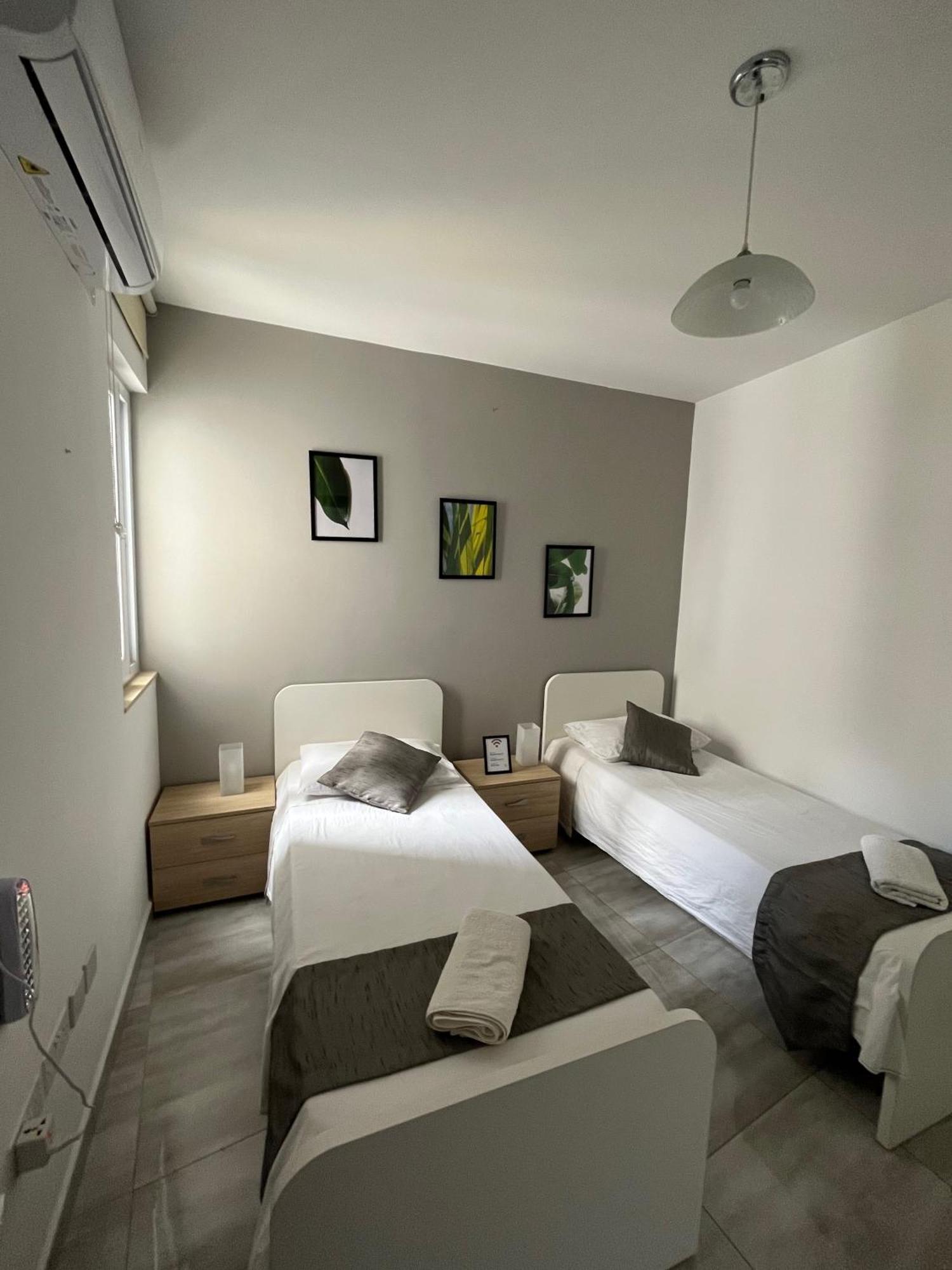 F4 Room 2, Private Room Two Single Beds Shared Bathroom ムサイダ エクステリア 写真